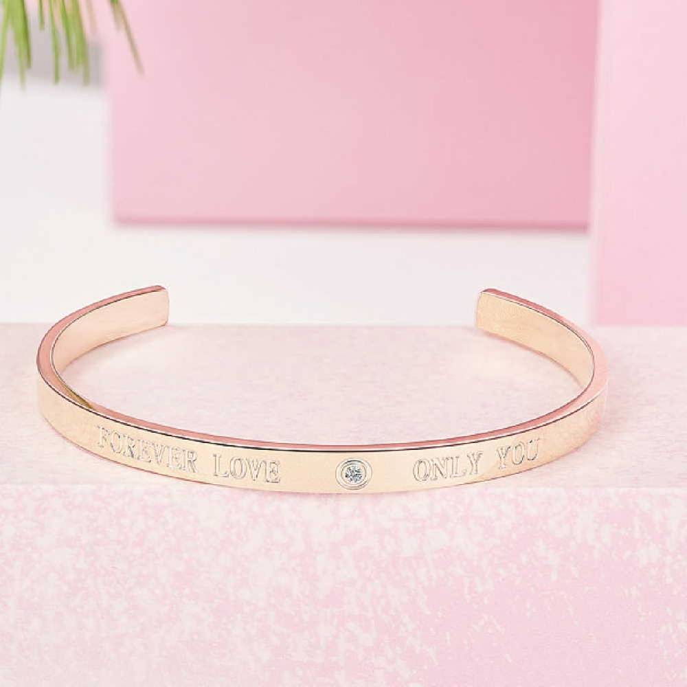 Sadingo Edelstahlarmreif mit Gravur | "Forever Love - Only You" Valentinstagsangebot