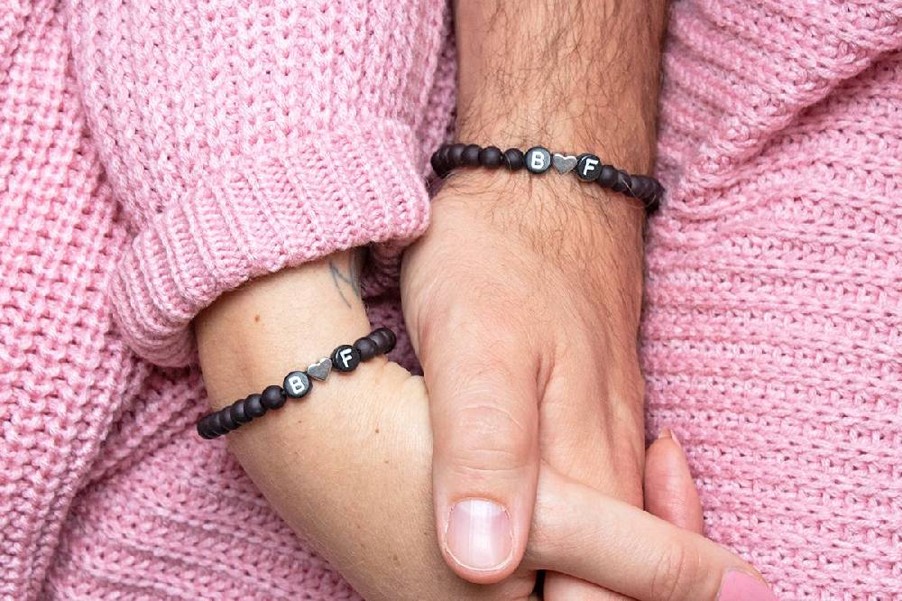 Sadingo Partnerarmband-Set aus schwarzen Acrylperlen Clearance-Verkauf