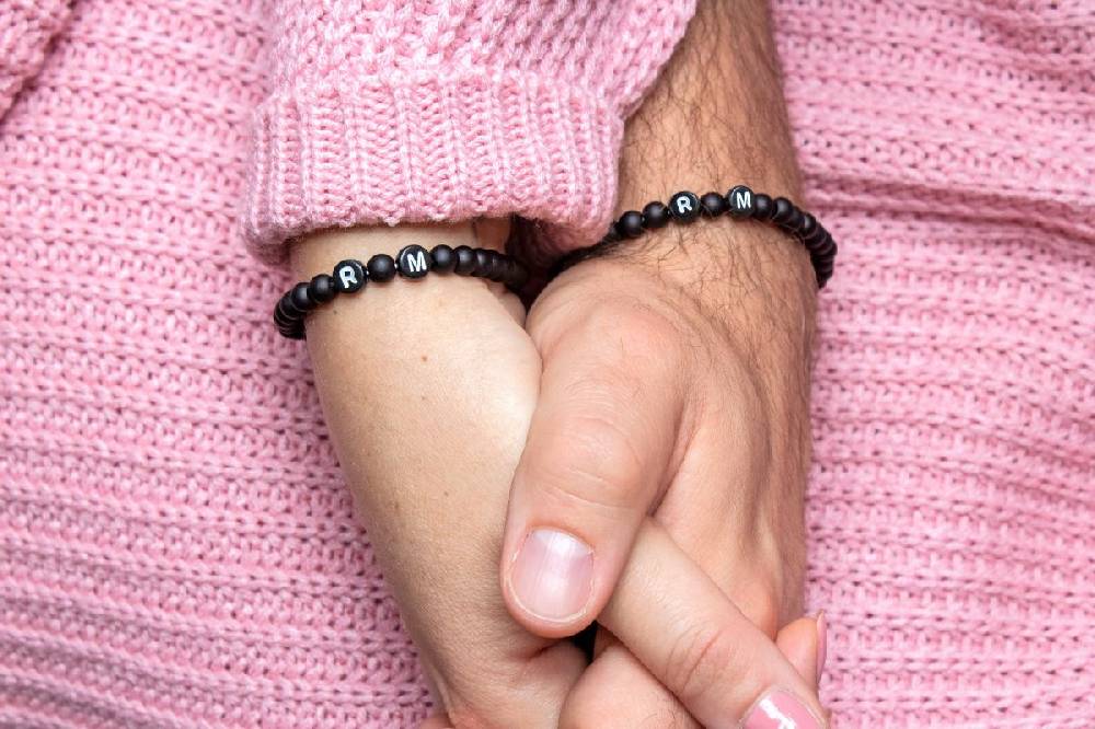 Sadingo Partnerarmband-Set aus schwarzen Acrylperlen Günstig kaufen