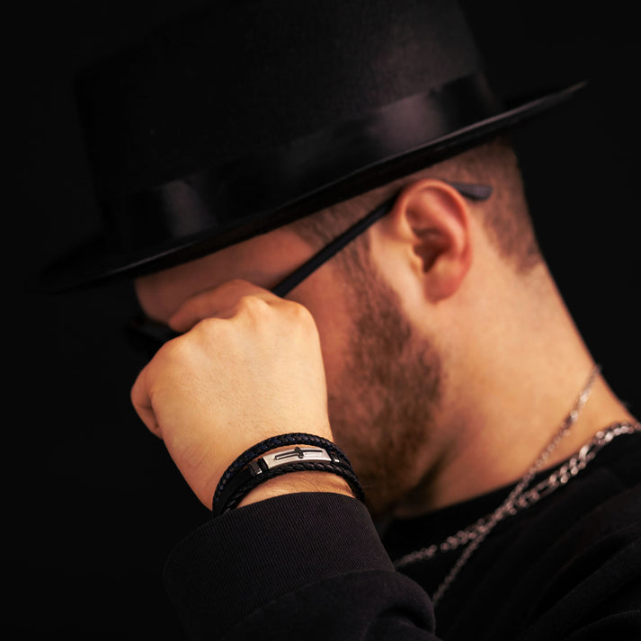Save Brave Dreifach gewickeltes Lederarmband Logan mit Kreuz Online