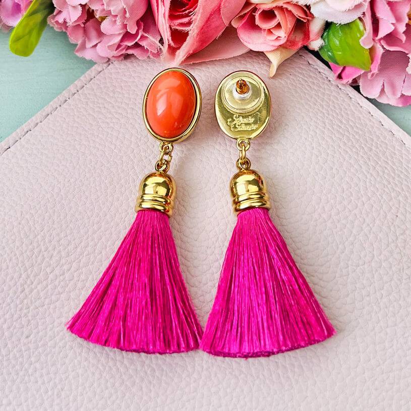 SchwesterSchwester Quasten Ohrringe als Ohrstecker in Korallenrot mit pinkfarbener Quaste von AmuseToi Saisonale Angebote
