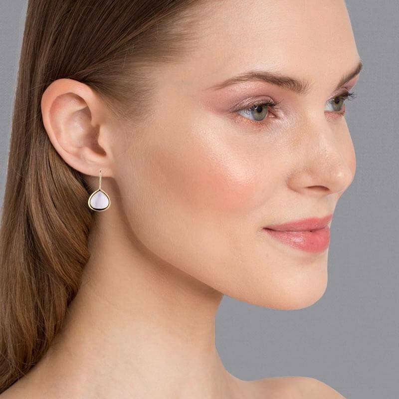 SchwesterSchwester Vergoldete Ohrhänger mit tropfenförmigen funkelnden Kristallen in Rosa von Janne v. d. Heide Sonderangebot der Fabrik