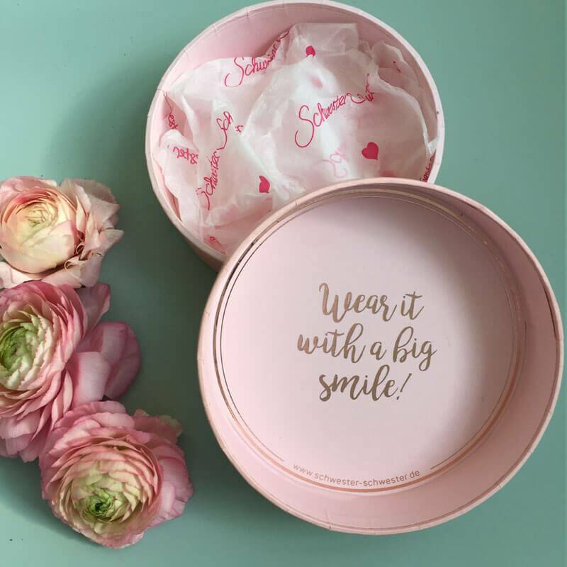 SchwesterSchwester Candy Box in zartem Rosa von SchwesterSchwester Online