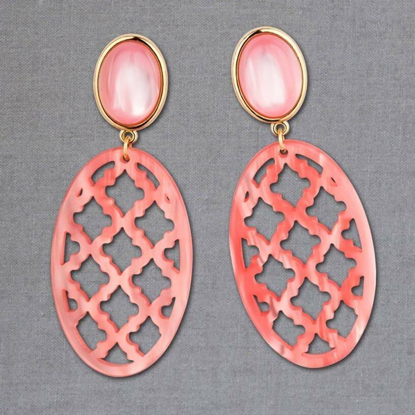 SchwesterSchwester Hellrosa Ohrstecker mit perlmutt schimmerndem Oval im Marrakesch Stil von AmuseToi Begrenzte Freigabe