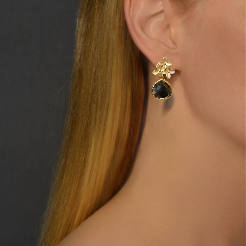 SchwesterSchwester Blütenstecker mit facettiertem Tropfen in Nachtblau von Janne von der Heide Zeitbegrenzte Promotion