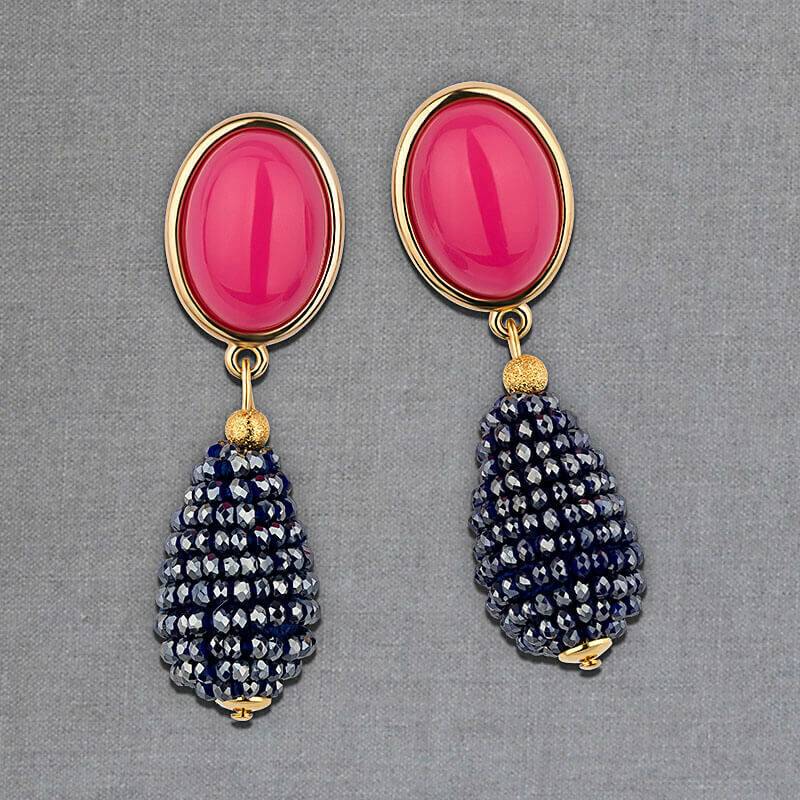 SchwesterSchwester Pinkfarbene Ohrstecker mit glitzerndem dunkelblauen Tropfen von AmuseToi Nur noch ein Tag übrig