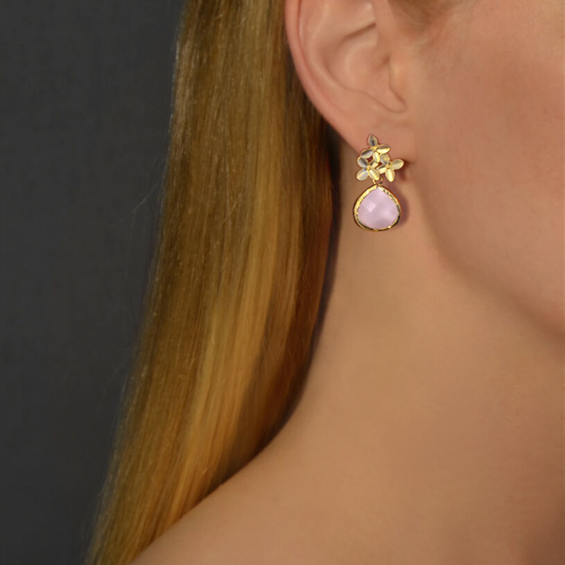 SchwesterSchwester Blütenstecker mit facettiertem Tropfen in Zartrosa von Janne von der Heide Kostenloser Versand international