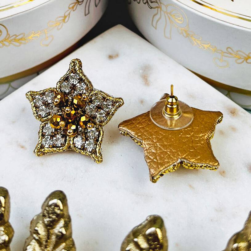 SchwesterSchwester Süße Blumen-Soutache-Ohrringe in Gold Auslauf