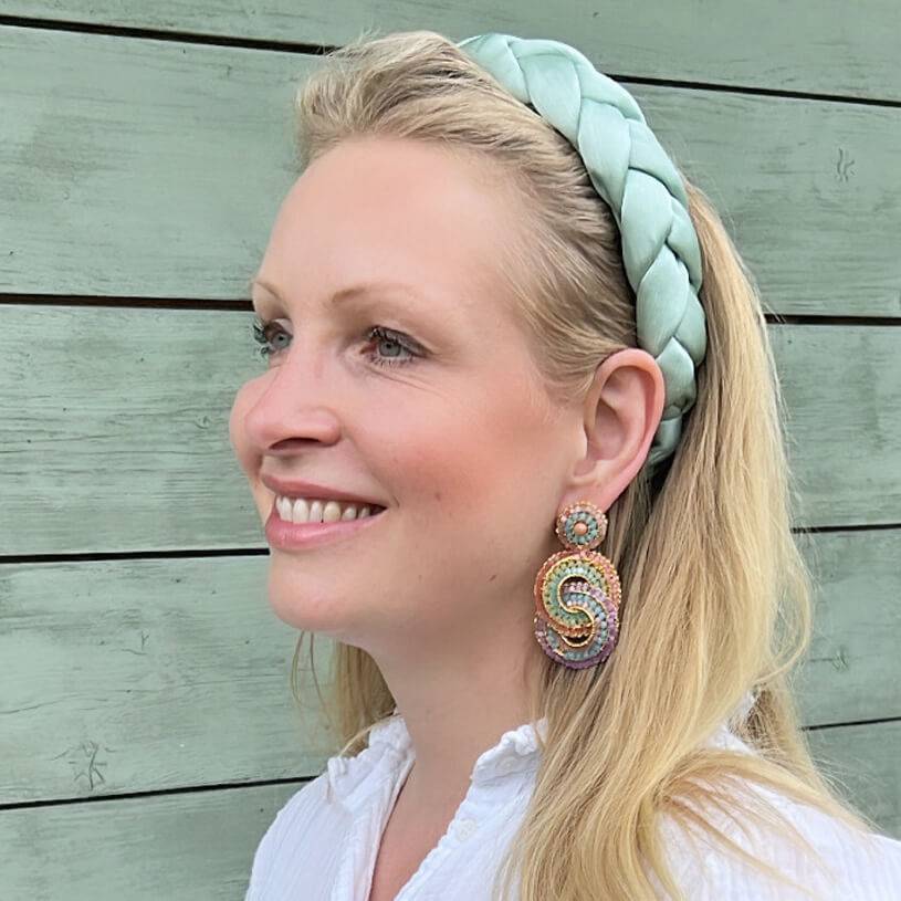 SchwesterSchwester Vergoldete Ohrstecker aus verschlungenen bunten Perlenringen Online Shopping