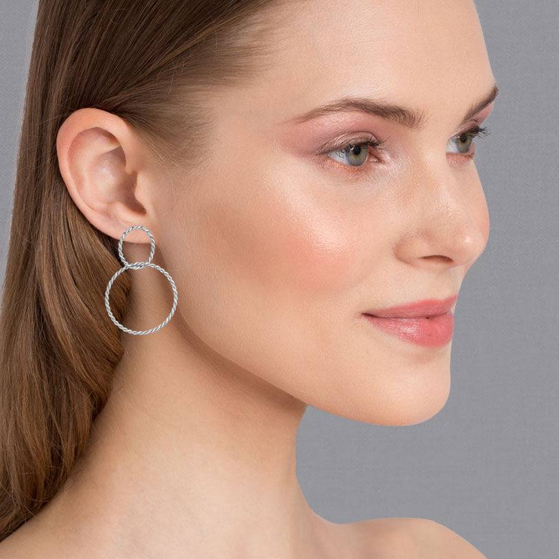 SchwesterSchwester Rhodinierte Ohrstecker aus zwei verschlungenen Ringen in Seiloptik Saisonschlussverkauf
