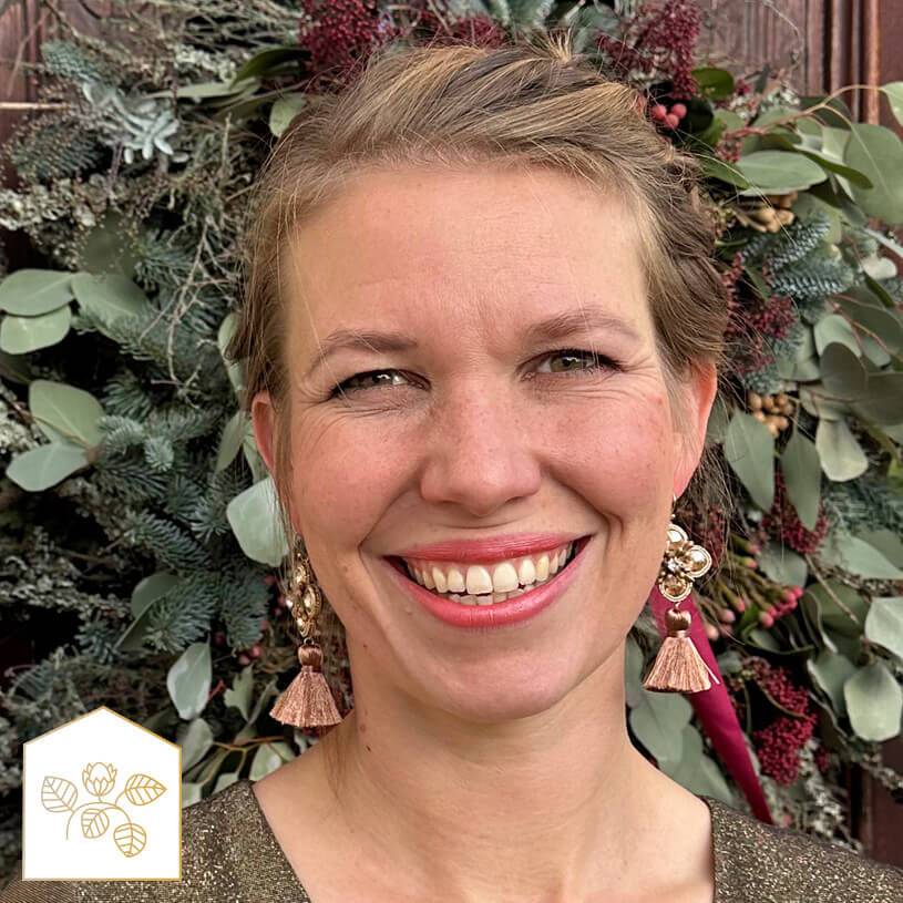SchwesterSchwester Blüten-Soutache-Ohrhänger in Gold und Champagner mit brauner Quaste Valentinstagsangebot