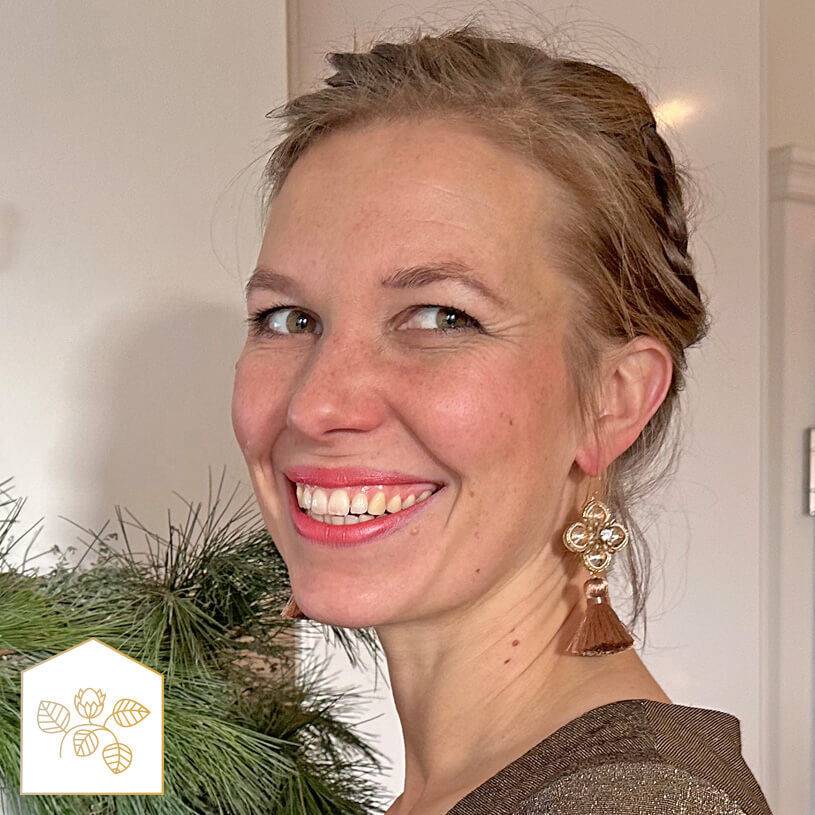 SchwesterSchwester Blüten-Soutache-Ohrhänger in Gold und Champagner mit brauner Quaste Valentinstagsangebot