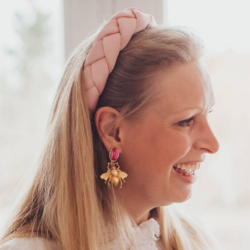 SchwesterSchwester Breiter geflochtener Satin-Haarreif in zartem Rosa Bestseller