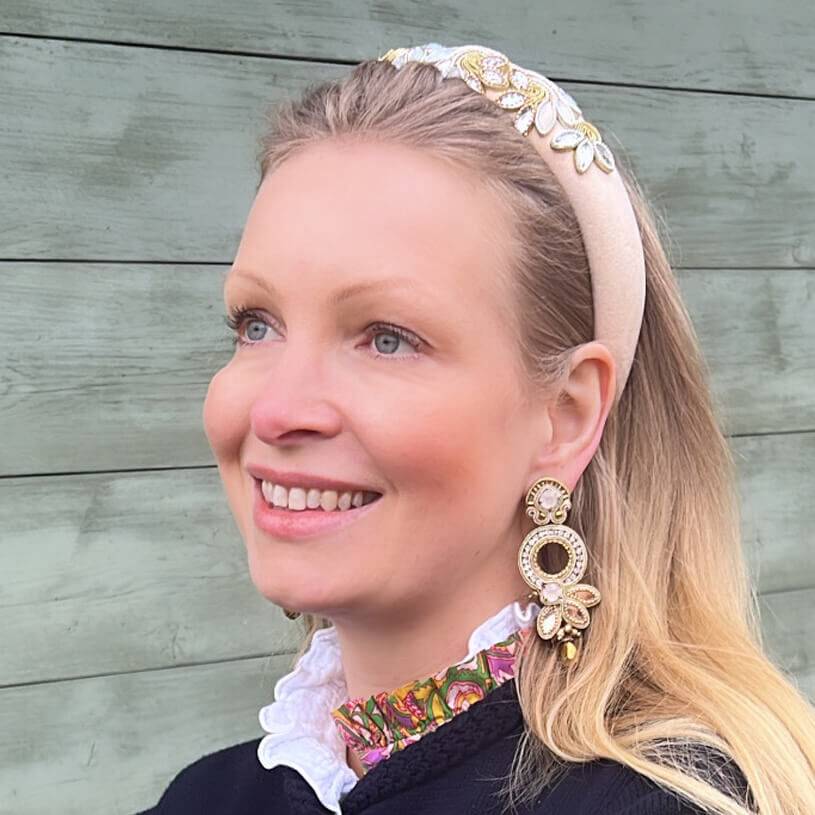 SchwesterSchwester Opulente Soutache-Ohrringe in Gold und Champagner Black Friday Preise