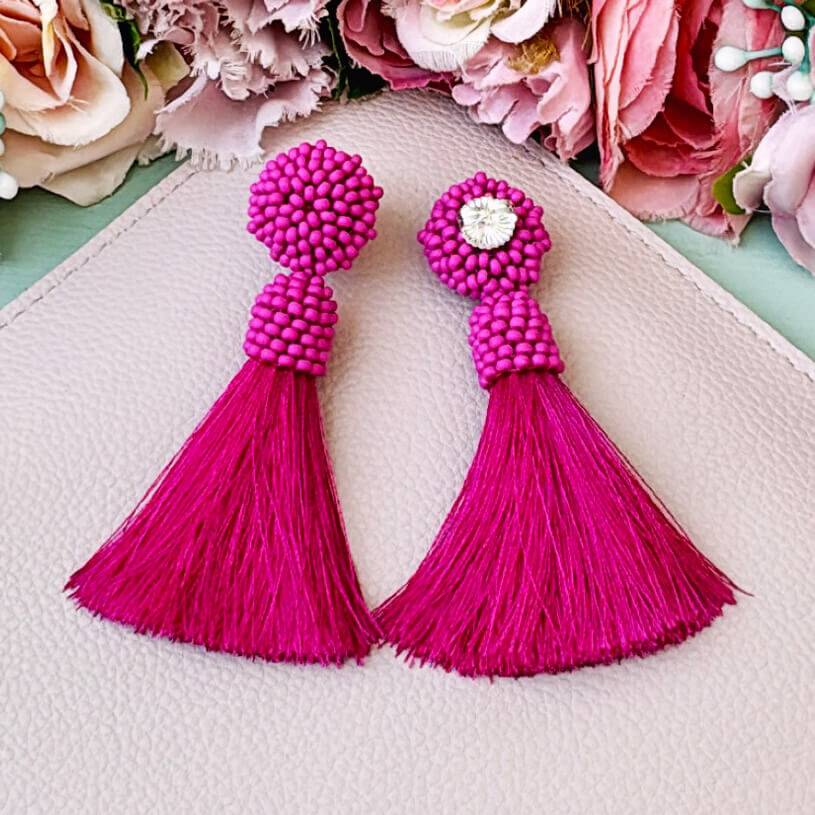 SchwesterSchwester Auffällige Perlen-Quastenohrringe in Pink Online
