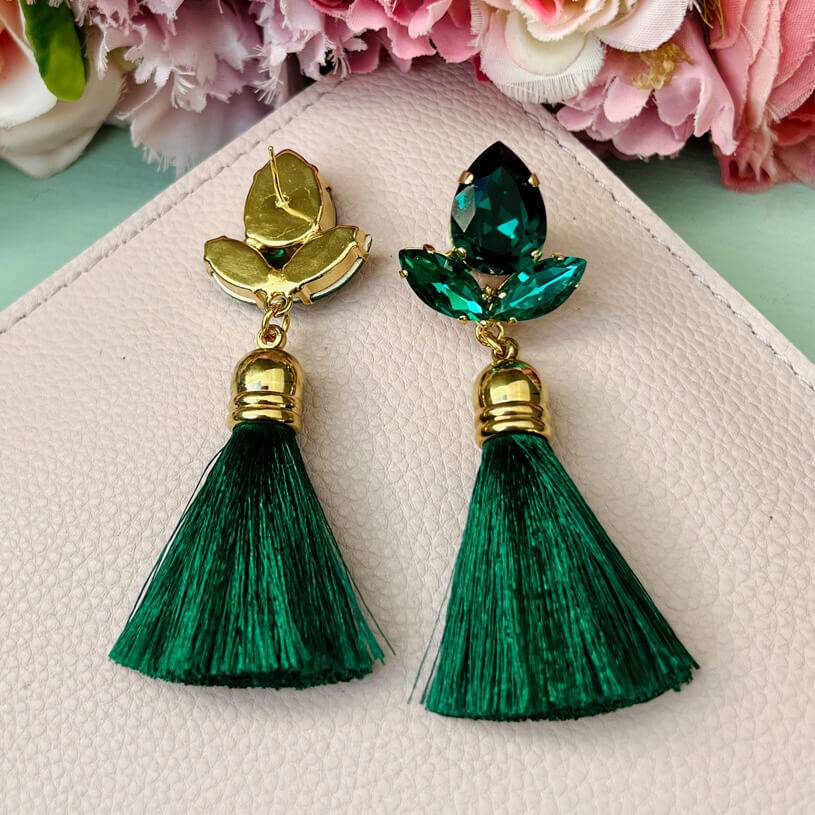 SchwesterSchwester Glitzernde Ohrstecker in Dunkelgrün mit edler Quaste von AmuseToi Black Friday