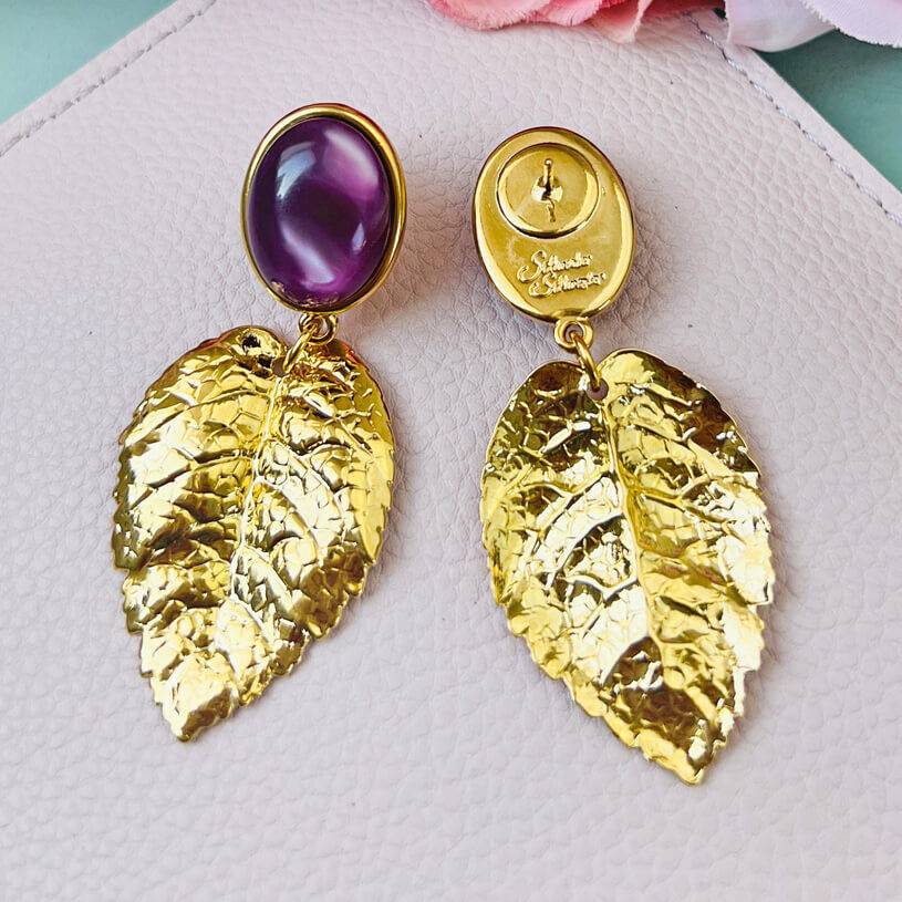 SchwesterSchwester Amethystfarbene Ohrstecker mit goldenem Blatt von AmuseToi Vatertagsangebot