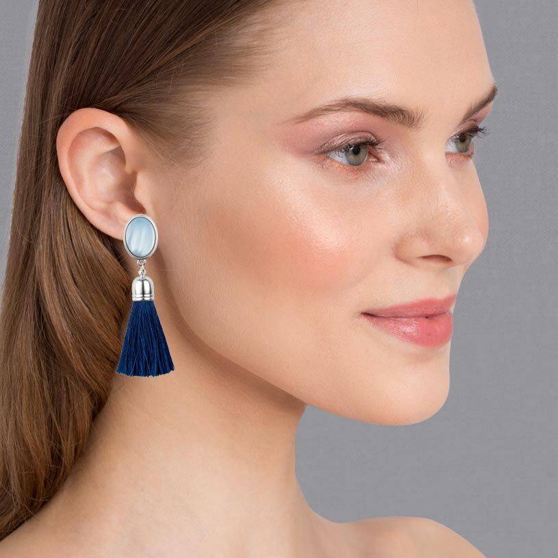 SchwesterSchwester Schimmernde hellblaue Ohrstecker mit marineblauen Quasten in Silberfarben Zeitlich begrenztes Angebot