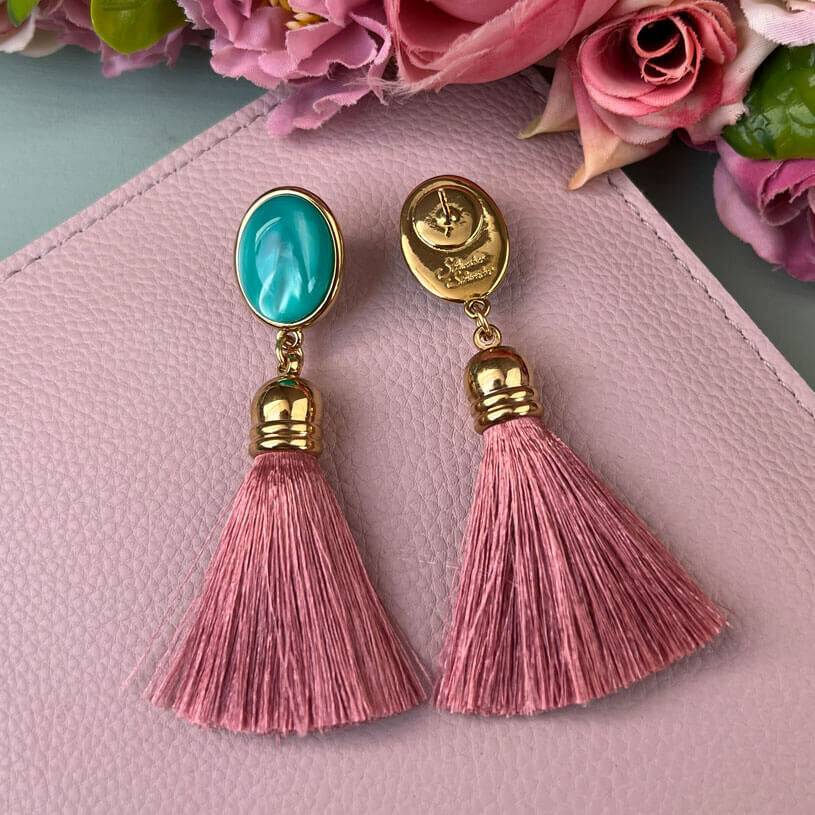SchwesterSchwester Quasten Ohrringe als Ohrstecker in Türkis mit Quaste in Rosa von AmuseToi Kauf eins, bekomm eins gratis