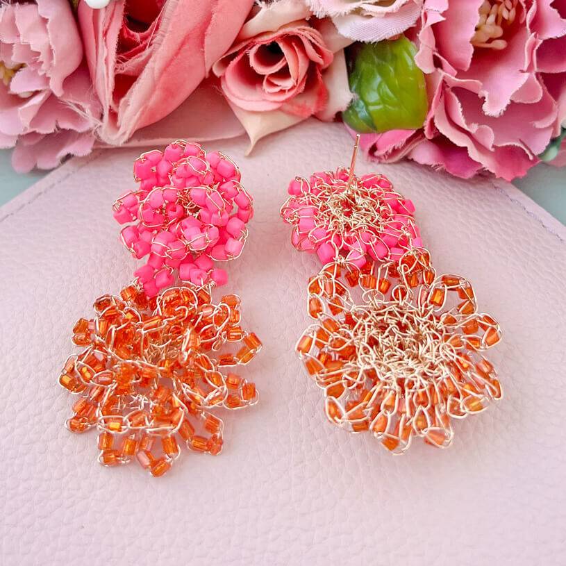 SchwesterSchwester Bunte Perlen-Ohrringe aus zwei Blüten in leuchtendem Pink und Orange Discount Store für neue Produkte