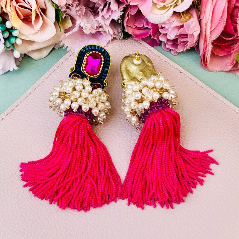 SchwesterSchwester Auffällige Soutache-Quastenohrringe in Pink und Dunkelbau Muttertagsangebot