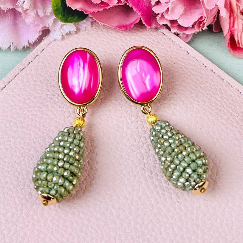 SchwesterSchwester Set aus pink-grünen Tropfen-Ohrringen und Satin-Haarreif in Hellgrün Große Rabatte