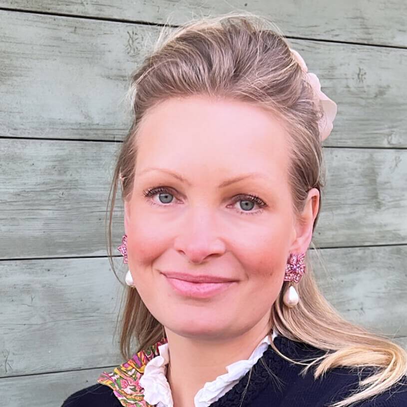 SchwesterSchwester Süße Blumen-Soutache-Ohrringe in Puderrosa mit kleinen Baumwolltropfen Bestseller