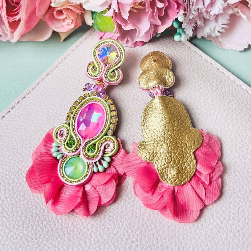 SchwesterSchwester Außergewöhnliche Soutache-Ohrringe in Rosa Begrenzte Freigabe