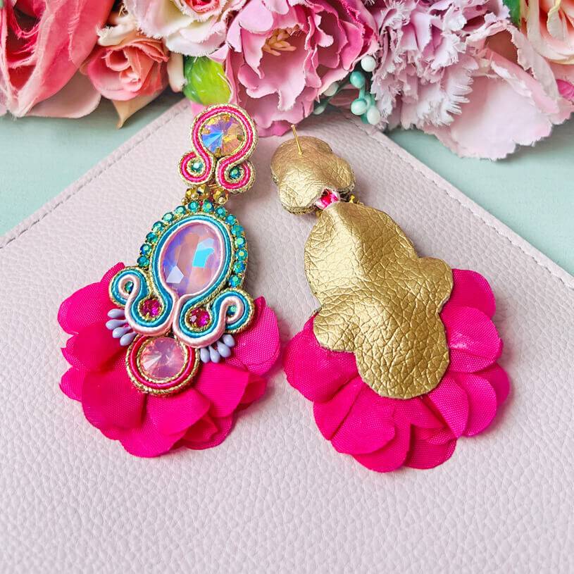 SchwesterSchwester Außergewöhnliche Soutache-Ohrringe in leuchtendem Pink Bis zu 50% Rabatt