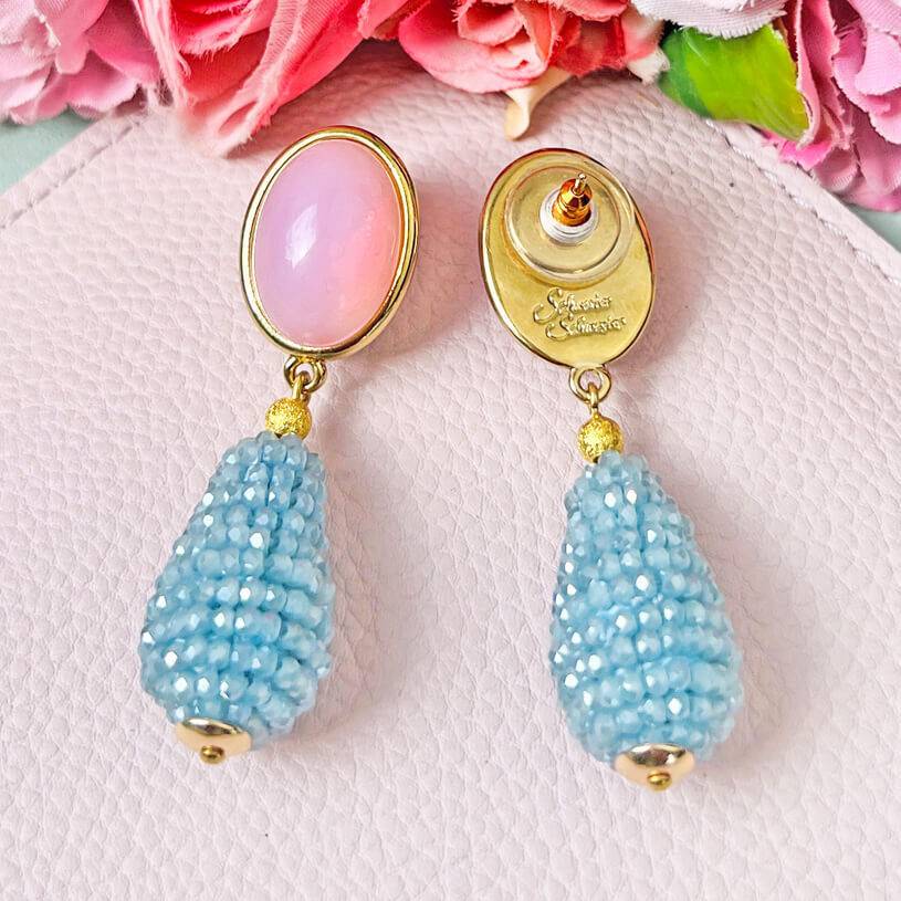 SchwesterSchwester Rosafarbene Ohrringe mit glitzerndem hellblauen Tropfen von AmuseToi Online