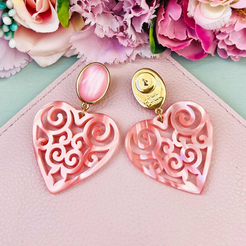 SchwesterSchwester Schöne Ohrringe in schimmerndem Rosa mit Herz-Ornamenten von AmuseToi Saisonschlussverkauf