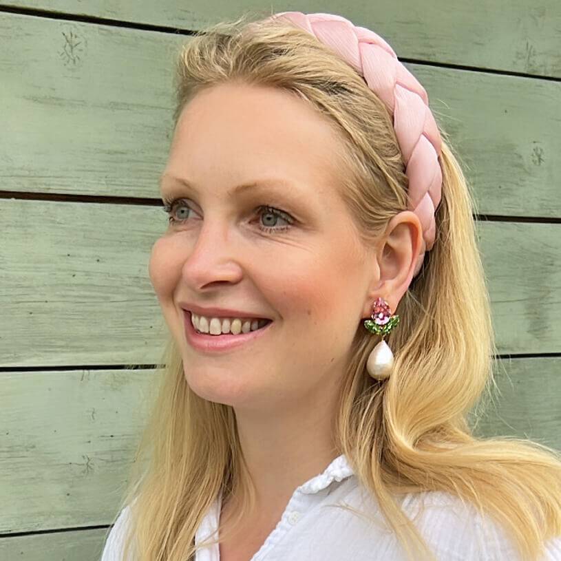 SchwesterSchwester Funkelnde Ohrstecker in Rosa und Grün mit federleichten Baumwolltropfen Letzte 2 Tage
